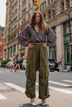 Load image into Gallery viewer, INCREDIBLE MOMENTS WOVEN CARGO PANTS