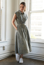 Load image into Gallery viewer, SUNSHINE SQUEEZE DENIM MIDI DRESS