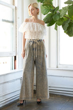 Load image into Gallery viewer, PASSING THOUGH DENIM PANTS