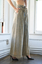 Load image into Gallery viewer, PASSING THOUGH DENIM PANTS