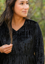 Load image into Gallery viewer, Diana Crushed Velvet Midi Dress