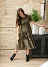 Load image into Gallery viewer, Emersyn Pleated Midi Dress