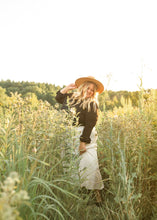 Load image into Gallery viewer, Essential Ruffled 3/4 Sleeve Top