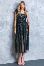 Load image into Gallery viewer, DREAMING ON WOVEN MIDI DRESS