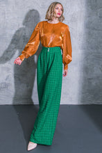Load image into Gallery viewer, OUTING LIGHT WOVEN TOP
