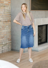 Load image into Gallery viewer, Rylin Raw Hem Midi Skirt