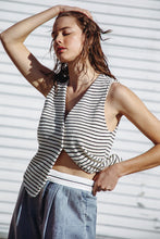 Load image into Gallery viewer, PRETTY ON POINT KNIT VEST