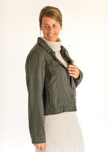 Load image into Gallery viewer, Shea Lightweight Denim Jacket