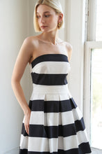 Load image into Gallery viewer, FREE AND EASY WOVEN MIDI DRESS

