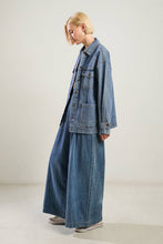 Load image into Gallery viewer, BREATHTAKING CHARM DENIM MIDI JACKET
