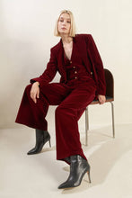 Load image into Gallery viewer, COY CHARM VELVET VEST
