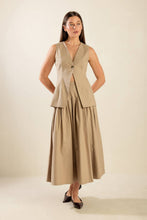 Load image into Gallery viewer, FLEETING FAUNA WOVEN VEST
