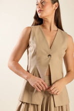 Load image into Gallery viewer, FLEETING FAUNA WOVEN VEST
