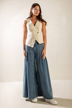 Load image into Gallery viewer, UNDENIABLE GROWTH WOVEN VEST
