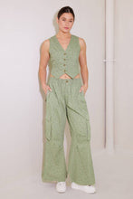 Load image into Gallery viewer, DRIFTING CURRENTS OLIVE WOVEN VEST
