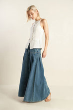 Load image into Gallery viewer, LEAD THE WAY WOVEN SEERSUCKER TOP
