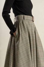 Load image into Gallery viewer, MOODY ALLURE WOVEN MIDI SKIRT
