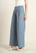 Load image into Gallery viewer, FRAMES OF BLISS WOVEN PANTS
