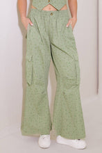 Load image into Gallery viewer, DRIFTING CURRENTS OLIVE WOVEN PANTS
