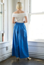 Load image into Gallery viewer, PRECIOUS APPROACH SHOULDER TOP
