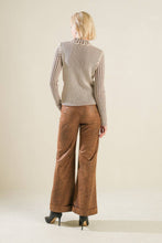 Load image into Gallery viewer, CANDID LOVE SWEATER TOP
