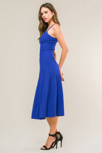 Load image into Gallery viewer, BREEZY WALKS KNIT MIDI DRESS
