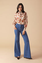 Load image into Gallery viewer, MEMORIES IN FOCUS WOVEN BLOUSE
