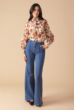 Load image into Gallery viewer, MEMORIES IN FOCUS WOVEN BLOUSE
