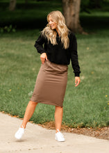Load image into Gallery viewer, Andie Hiking Midi Skirt
