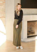 Load image into Gallery viewer, Blake Cinched Sleeve Blouse
