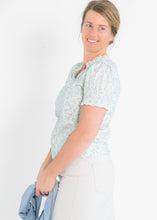 Load image into Gallery viewer, Dempsey Floral Puff Sleeve Top
