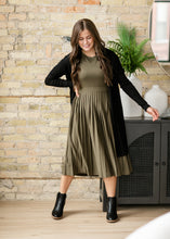 Load image into Gallery viewer, Emersyn Pleated Midi Dress
