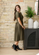 Load image into Gallery viewer, Emersyn Pleated Midi Dress
