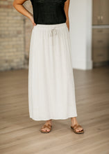Load image into Gallery viewer, Essential Linen Elastic Waist Maxi Skirt
