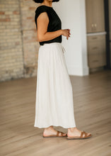 Load image into Gallery viewer, Essential Linen Elastic Waist Maxi Skirt
