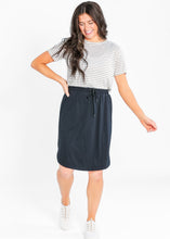 Load image into Gallery viewer, Essential Linen Short Sleeve Tee
