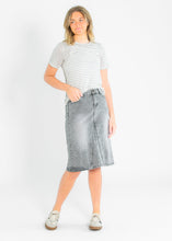 Load image into Gallery viewer, Essential Linen Short Sleeve Tee
