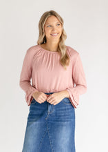 Load image into Gallery viewer, Essential Ruffled 3/4 Sleeve Top
