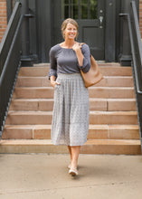 Load image into Gallery viewer, Essential Ruffled 3/4 Sleeve Top
