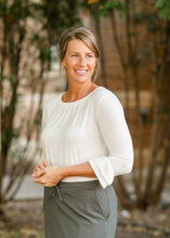 Load image into Gallery viewer, Essential Ruffled 3/4 Sleeve Top
