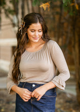 Load image into Gallery viewer, Essential Ruffled 3/4 Sleeve Top
