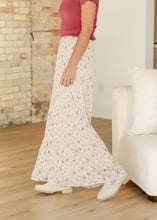 Load image into Gallery viewer, Havyn Floral Lined Maxi Skirt

