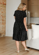 Load image into Gallery viewer, Jenna Floral Knit Short Sleeve Tiered Midi Dress
