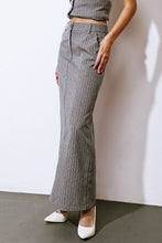 Load image into Gallery viewer, GET TO THE POINT WOVEN MIDI SKIRT
