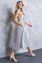 Load image into Gallery viewer, DON'T HOLD BACK POPLIN MIDI DRESS
