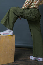 Load image into Gallery viewer, INCREDIBLE MOMENTS WOVEN CARGO PANTS
