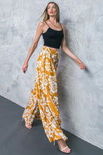 Load image into Gallery viewer, LET THE LIGHT IN BROWN WOVEN PANTS
